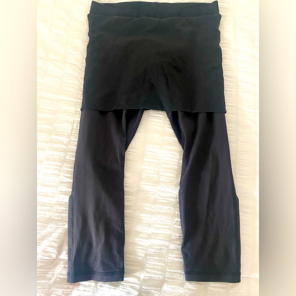 Lululemon limited edition cropped leggings attached skirt black sz medium/large
